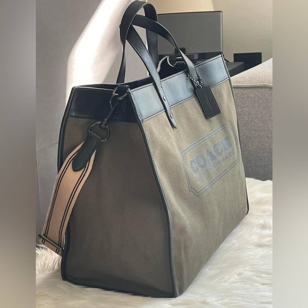 C8457 - Coach Field Tote 40 in Organic Cotton Canvas with Coach Badge - Picture 2 of 11